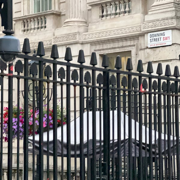 Foto diambil di 10 Downing Street oleh Gordon P. pada 7/21/2023