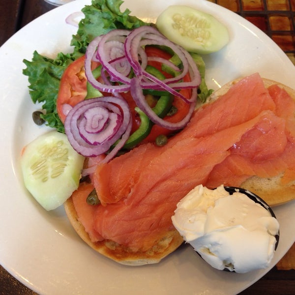 6/22/2014 tarihinde Liz L.ziyaretçi tarafından Good Eats Diner'de çekilen fotoğraf
