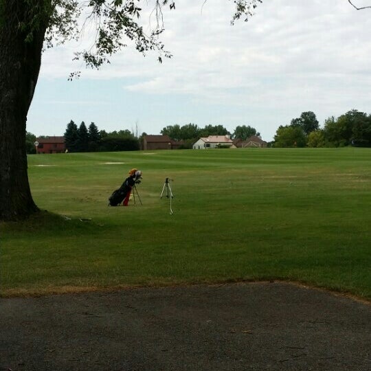 Zigfield Troy Golf Range & Par 3 Golf Course in Woodridge