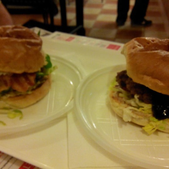 1/20/2015 tarihinde Lilla F.ziyaretçi tarafından Big Daddy Burger Bár'de çekilen fotoğraf
