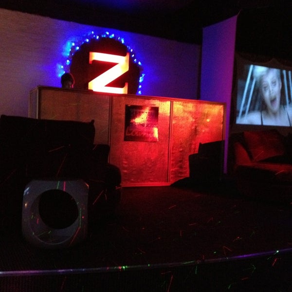 1/27/2013にTraverse 3.がBelow Zero Loungeで撮った写真