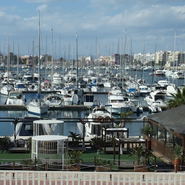 2/26/2014 tarihinde Kris ☝.ziyaretçi tarafından Puerto Deportivo Marina Salinas'de çekilen fotoğraf