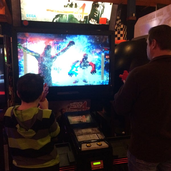 Photo taken at Dave &amp; Buster&#39;s by Michelle R. on 1/24/2015