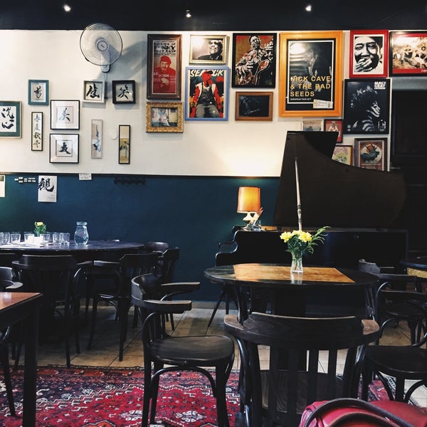 รูปภาพถ่ายที่ Café Bar Pilotů โดย Julia O. เมื่อ 8/23/2019