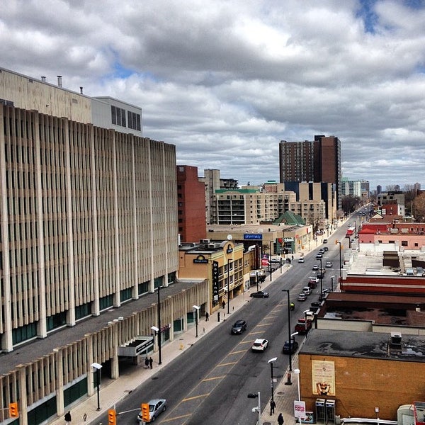 Foto diambil di Quality Hotel Downtown Ottawa oleh Sebastian K. pada 4/27/2014