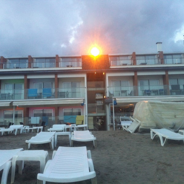 Foto diambil di Güneş Beach Hotel oleh fatos&amp;süleyman B. pada 5/14/2013