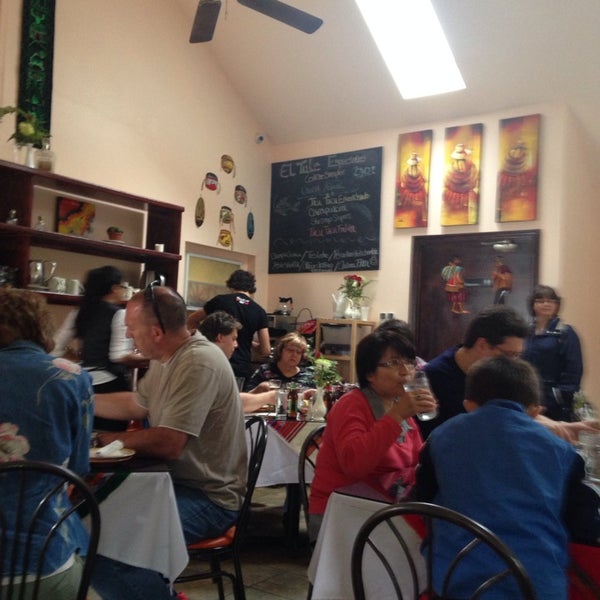 Das Foto wurde bei El Tule Mexican and Peruvian Restaurant von Susan R. am 5/18/2014 aufgenommen