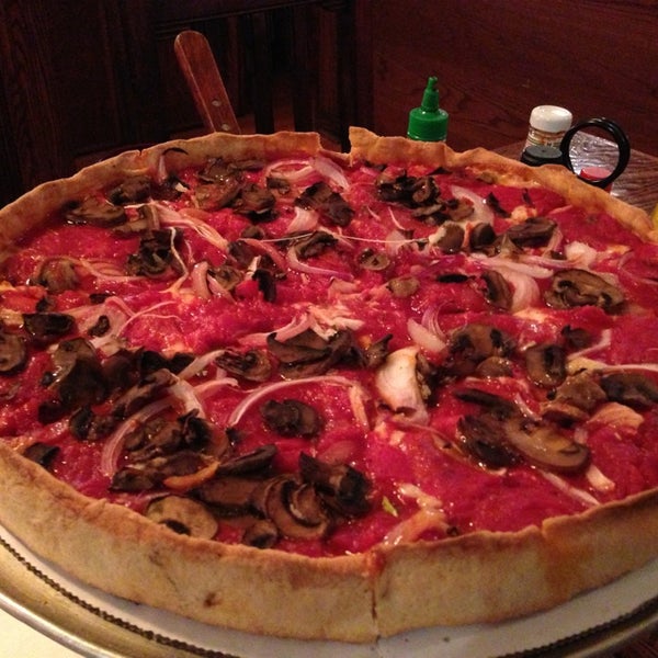 2/16/2013에 Benjamin님이 Lefty&#39;s Chicago Pizzeria에서 찍은 사진