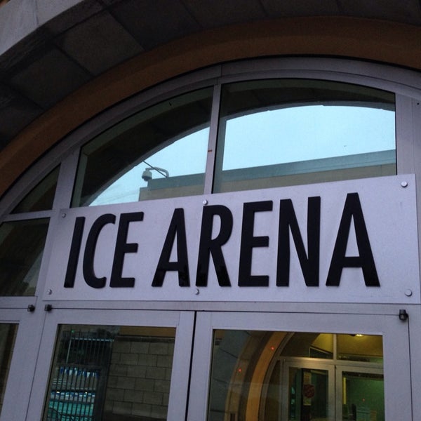 Foto diambil di Kroc Center Ice Arena oleh Benjamin pada 6/23/2014