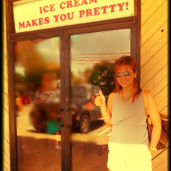 Photo taken at Henry&#39;s Homemade Ice Cream by Maria J. on 6/24/2013