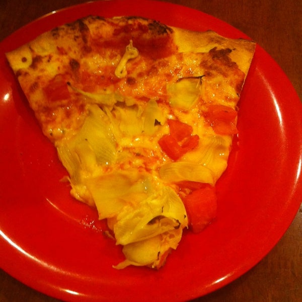 Das Foto wurde bei Mimi&#39;s Pizza Kitchen von Leslie A. am 8/23/2014 aufgenommen