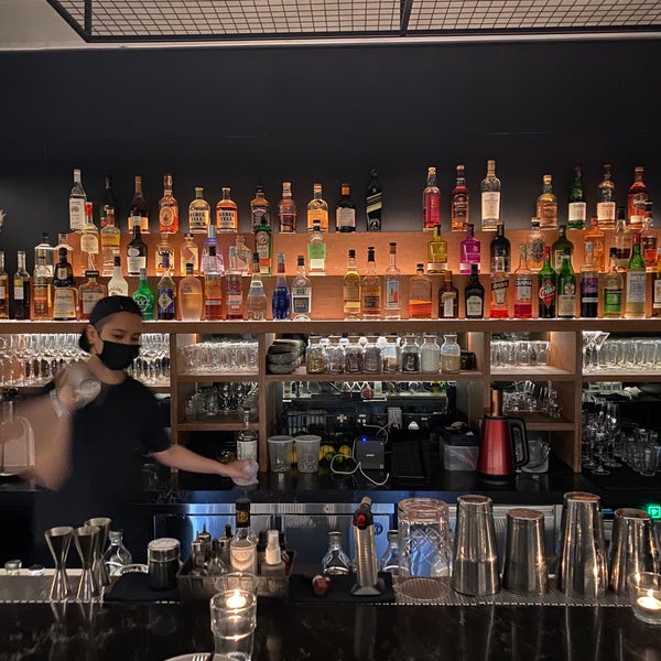 Foto diambil di LUMO Bar &amp; Restaurant oleh Cheen T. pada 7/1/2022