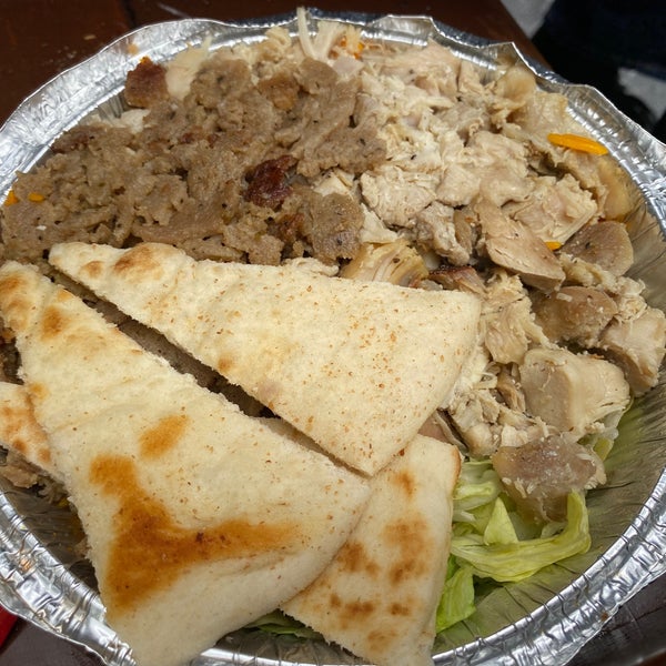 Photo taken at The Halal Guys by Cheen T. on 7/26/2022