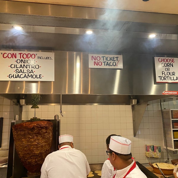After paying, hand over the receipt to the kitchen for them to prep ur orders. For tacos, they offered a choice of tortilla (corn or flour), & topping options (onion, cilantro, salsa, guacamole)