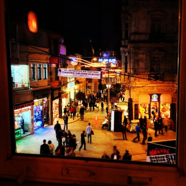 3/14/2013 tarihinde Tuncziyaretçi tarafından Lokal Tünel'de çekilen fotoğraf