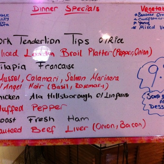 Foto diambil di Hillsborough Star Diner &amp; Restaurant oleh &#39;Engin K. pada 1/30/2012