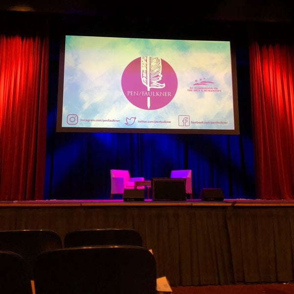 Снимок сделан в Lisner Auditorium пользователем Virgilio C. R. 4/20/2018