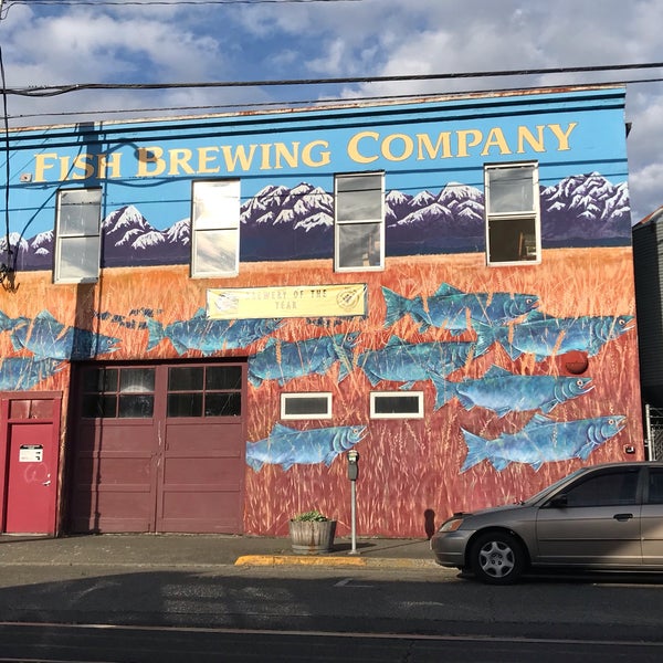 รูปภาพถ่ายที่ Fish Tale Brew Pub โดย Bill W. เมื่อ 6/29/2019