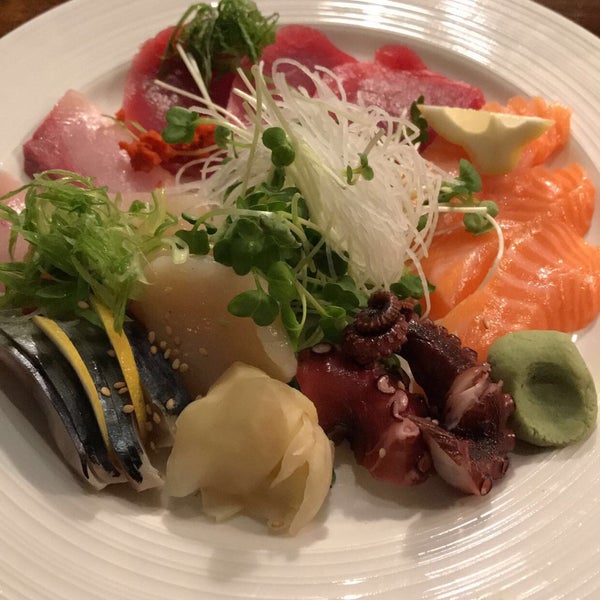 Foto tomada en Ryoko&#39;s Japanese Restaurant &amp; Bar  por Bill W. el 3/2/2017