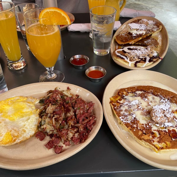 Photo taken at Snooze, an A.M. Eatery by Bill W. on 3/14/2021