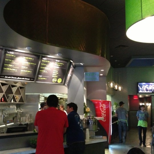 11/3/2012 tarihinde Chris H.ziyaretçi tarafından TLT Food'de çekilen fotoğraf