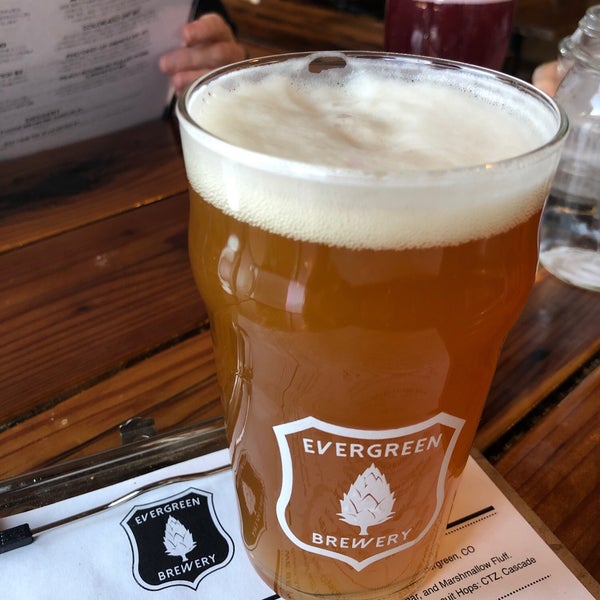 Foto tirada no(a) Evergreen Brewery and Tap House por Ryan Z. em 2/10/2019