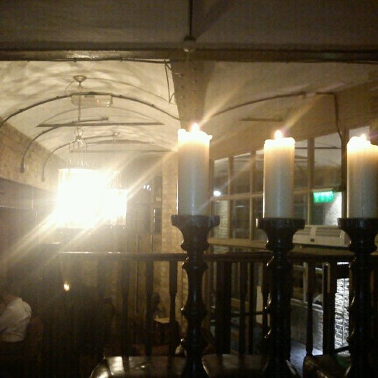 10/2/2012 tarihinde Simon M.ziyaretçi tarafından VOC Restaurant and Bar'de çekilen fotoğraf