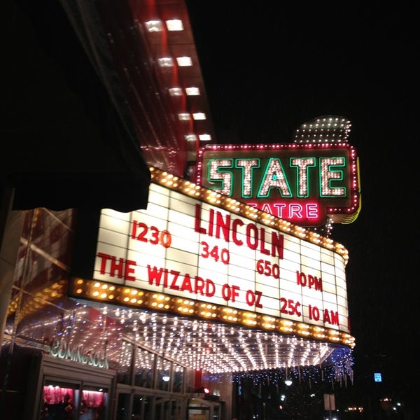 รูปภาพถ่ายที่ The State Theatre โดย Derk P. เมื่อ 12/30/2012