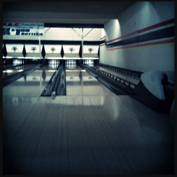 3/23/2013 tarihinde Summer W.ziyaretçi tarafından Wenger&#39;s Bowling Center'de çekilen fotoğraf