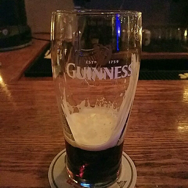 Photo taken at The Bards Irish Bar by Daniel P. on 1/5/2017