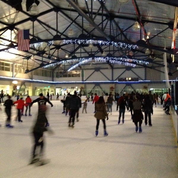 Foto diambil di Kroc Center Ice Arena oleh Jason L. pada 12/29/2013