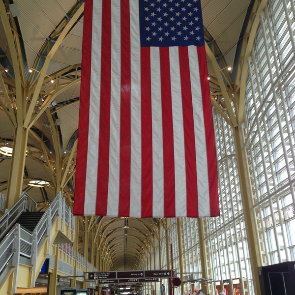 Foto tirada no(a) Ronald Reagan Washington National Airport (DCA) por Howard H. em 5/9/2013
