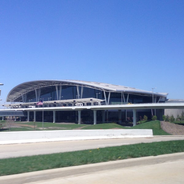 4/22/2013 tarihinde Charlie K.ziyaretçi tarafından Indianapolis International Airport (IND)'de çekilen fotoğraf