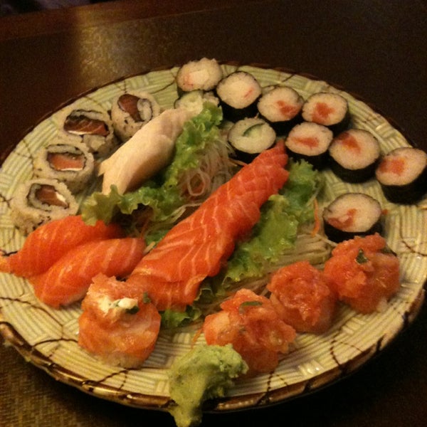 Foto tirada no(a) Zensei Sushi por Edlania A. em 5/23/2013