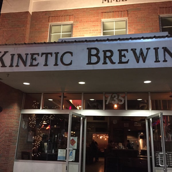 รูปภาพถ่ายที่ Kinetic Brewing Company โดย Andy C. เมื่อ 2/9/2017