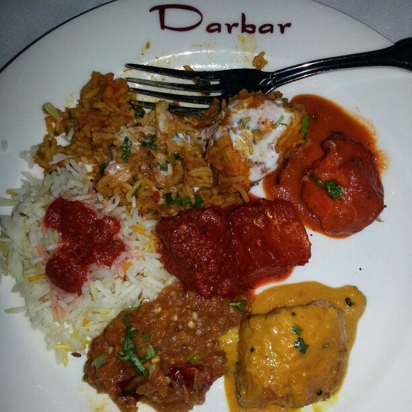 Foto tirada no(a) Darbar Fine Indian Cuisine por Jackie L. em 2/23/2013