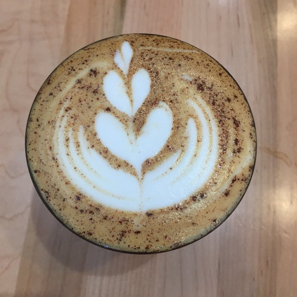 4/1/2019 tarihinde Raymond Y.ziyaretçi tarafından Klatch Coffee - San Dimas'de çekilen fotoğraf