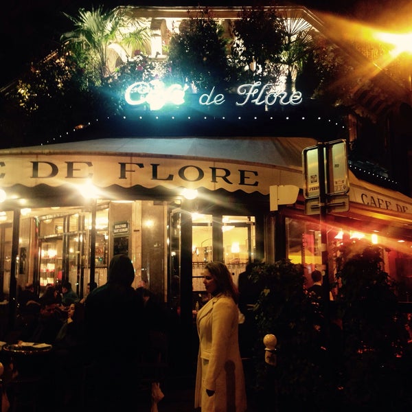 Foto tirada no(a) Café de Flore por Pelin A. em 3/29/2015