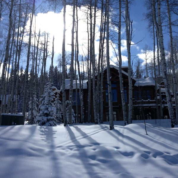 Das Foto wurde bei The Pines Lodge von Jeremy J. L. am 1/29/2013 aufgenommen