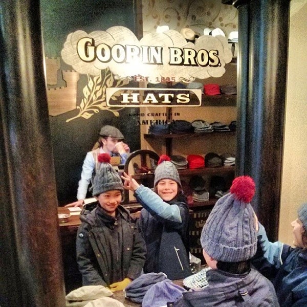 รูปภาพถ่ายที่ Goorin Bros. Hat Shop - Park Slope โดย Michael S. เมื่อ 1/26/2014