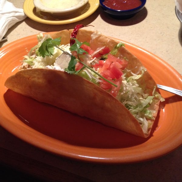 Foto tomada en La Parrilla Mexican Restaurant  por Jason S. el 3/13/2014