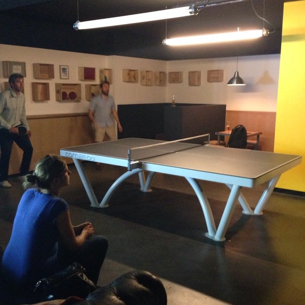 Foto tirada no(a) Gossima Ping Pong Bar por Sophia K. em 7/25/2013