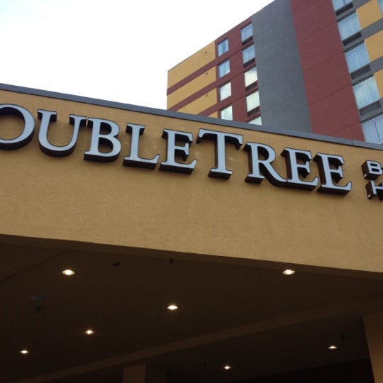 Photo taken at DoubleTree by Hilton Hotel Chattanooga Downtown by Rob on 4/30/2012