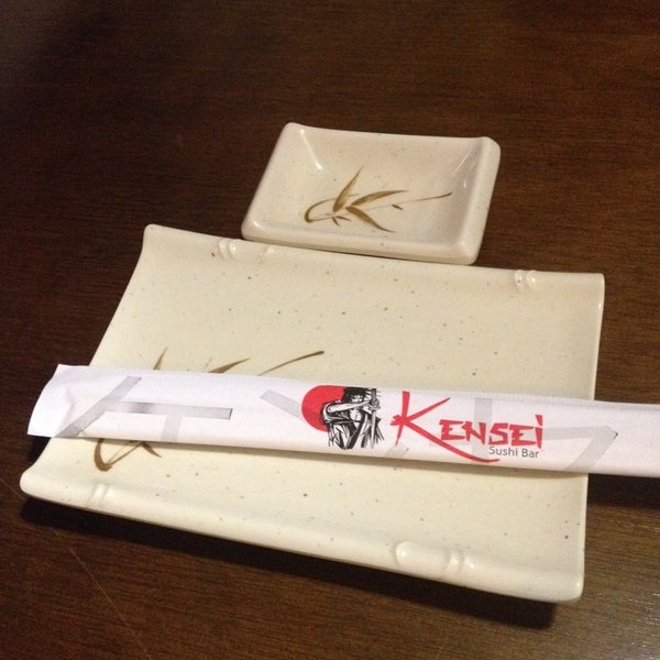 Das Foto wurde bei Kensei Sushi Bar von Gustavo Z. am 4/30/2014 aufgenommen