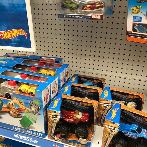 Toys"R"Us (Now Closed) Toy Store in Cary