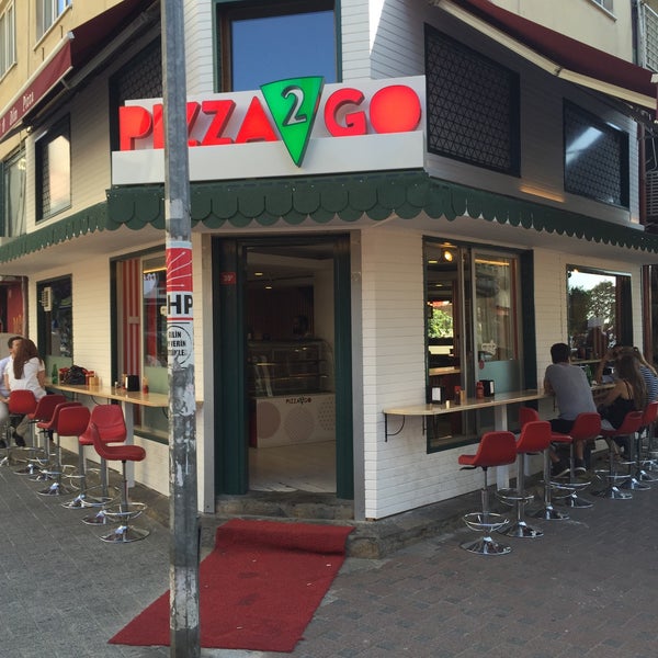 รูปภาพถ่ายที่ Pizza2Go โดย Ozan K. เมื่อ 7/17/2015