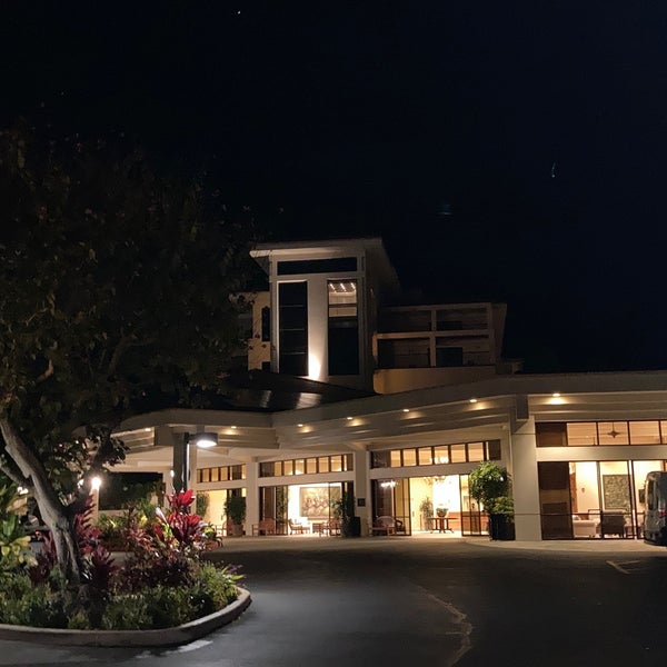 Foto diambil di Maui Coast Hotel oleh Brian C. pada 4/18/2021