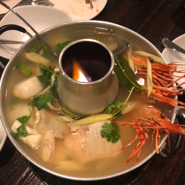 Foto scattata a Ayara Thai Cuisine da Brian C. il 11/16/2019