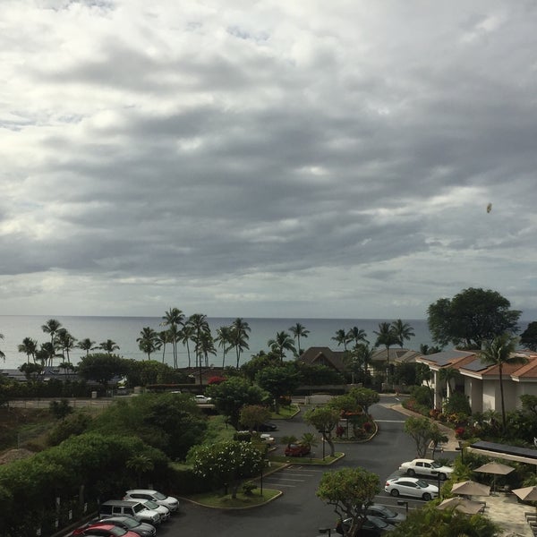 Foto tirada no(a) Maui Coast Hotel por Brian C. em 12/1/2017