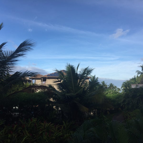 Foto diambil di Maui Coast Hotel oleh Brian C. pada 8/7/2017